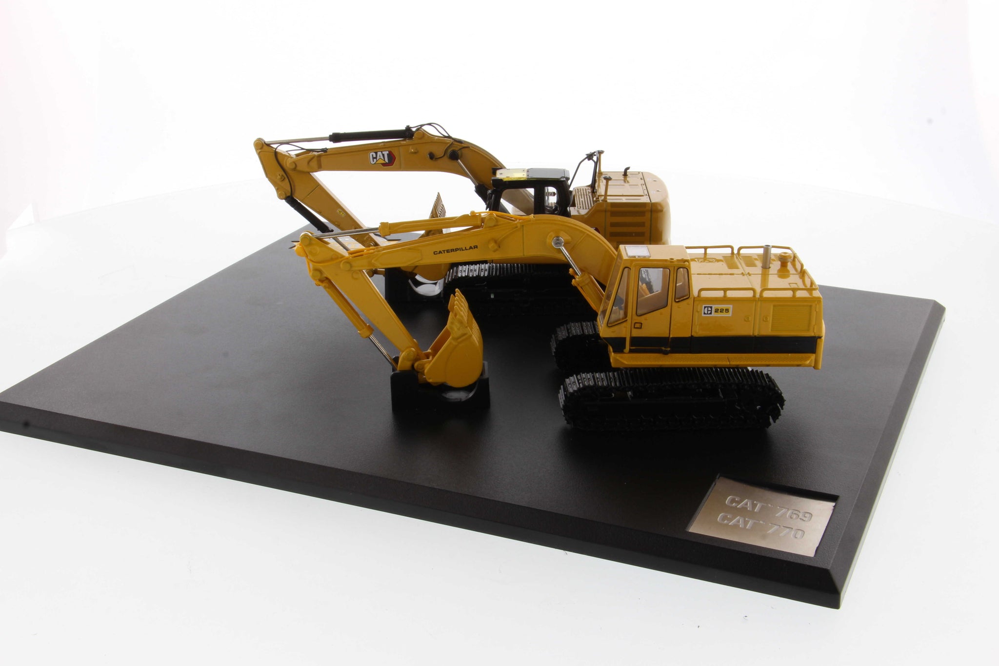 1:50 Cat 225 & 323 Excavator Evolution Series, 85715 ***INCOMING