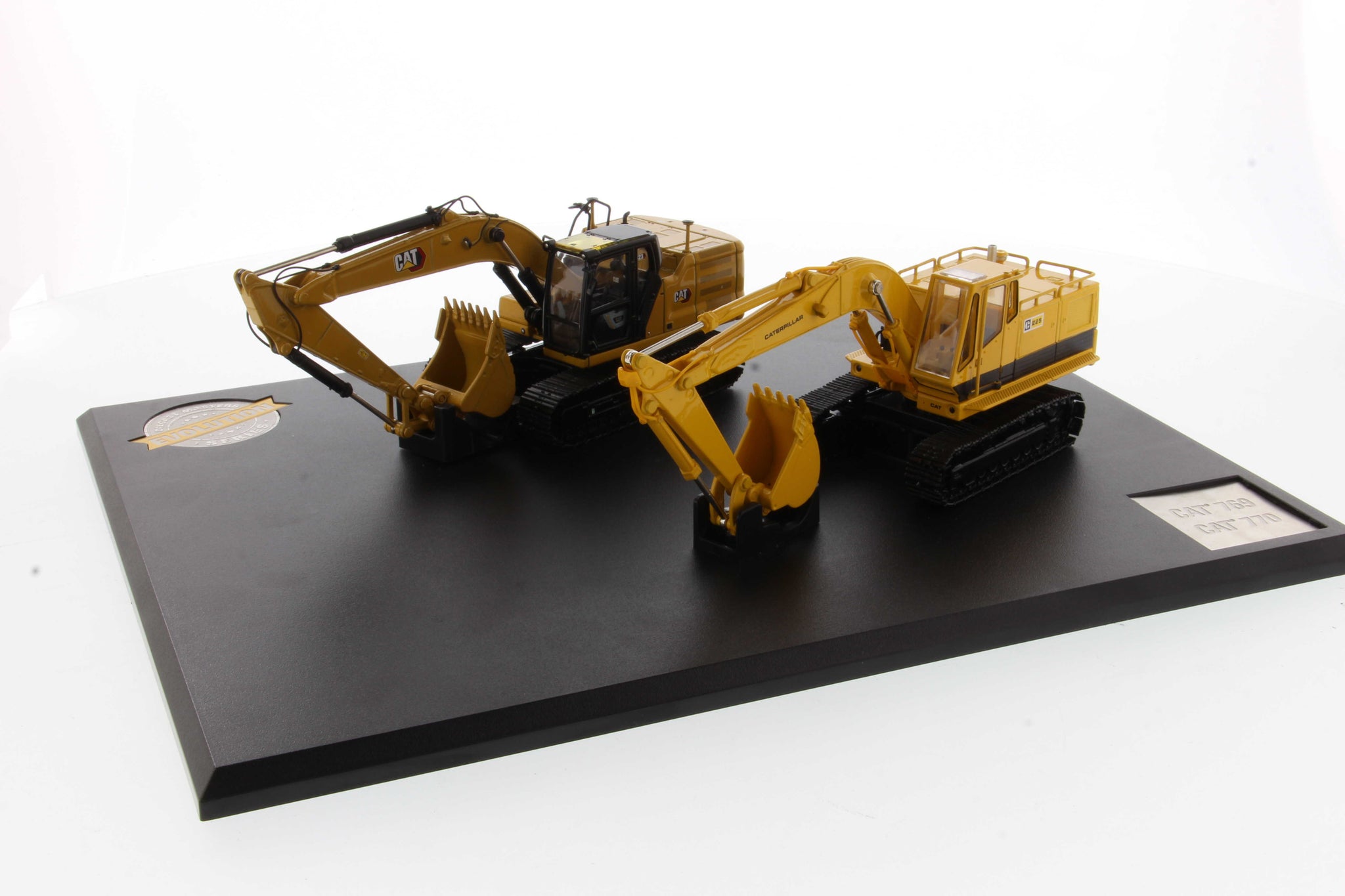 85685 cat 新品未開封　50分の1 1:50 Cat 225 & 323 Excavator Evolution Series, 85715 ***INCOMING