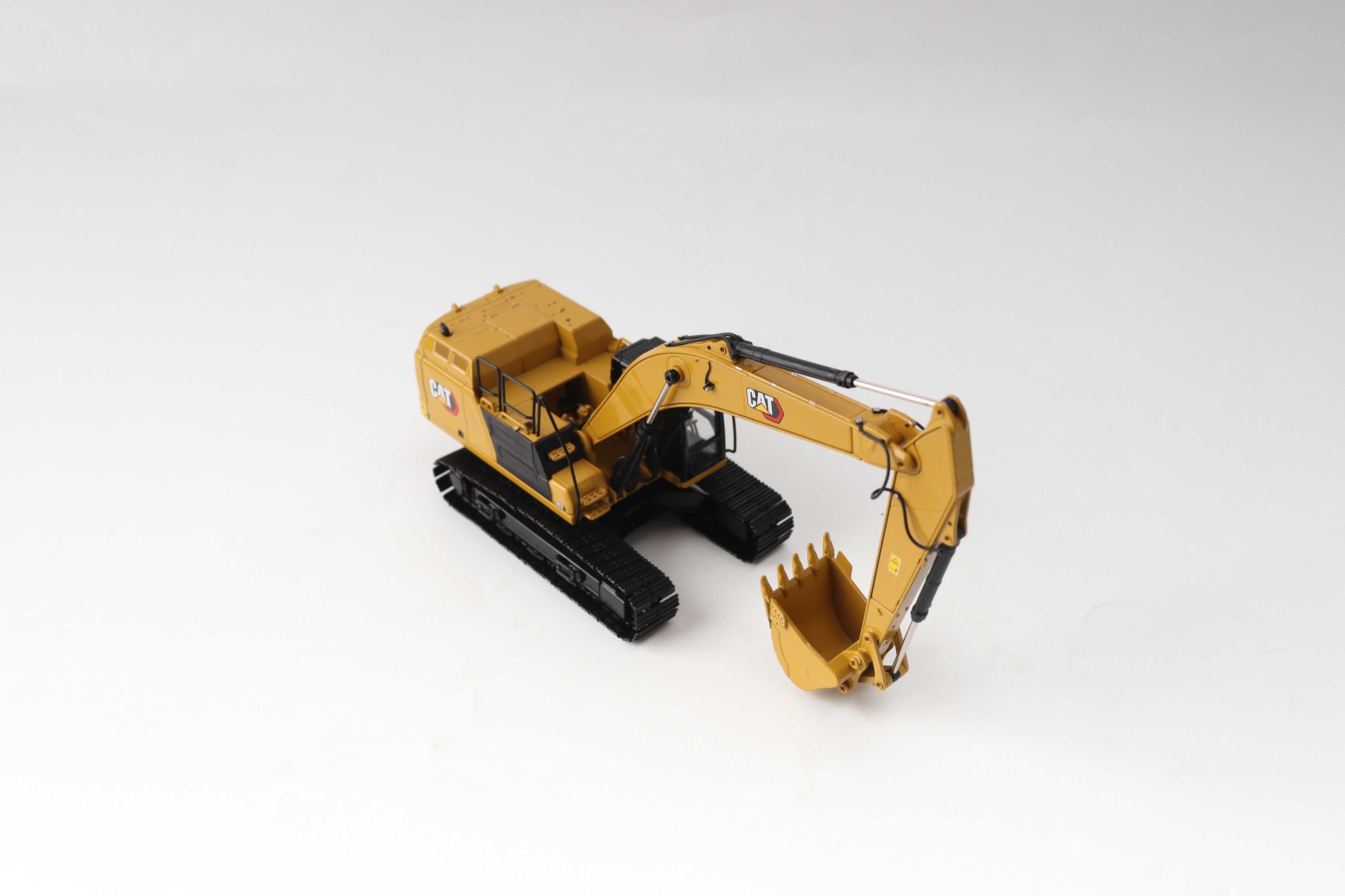 1:50 Cat® 352 Next Generation Excavator, High Line Series, 85792