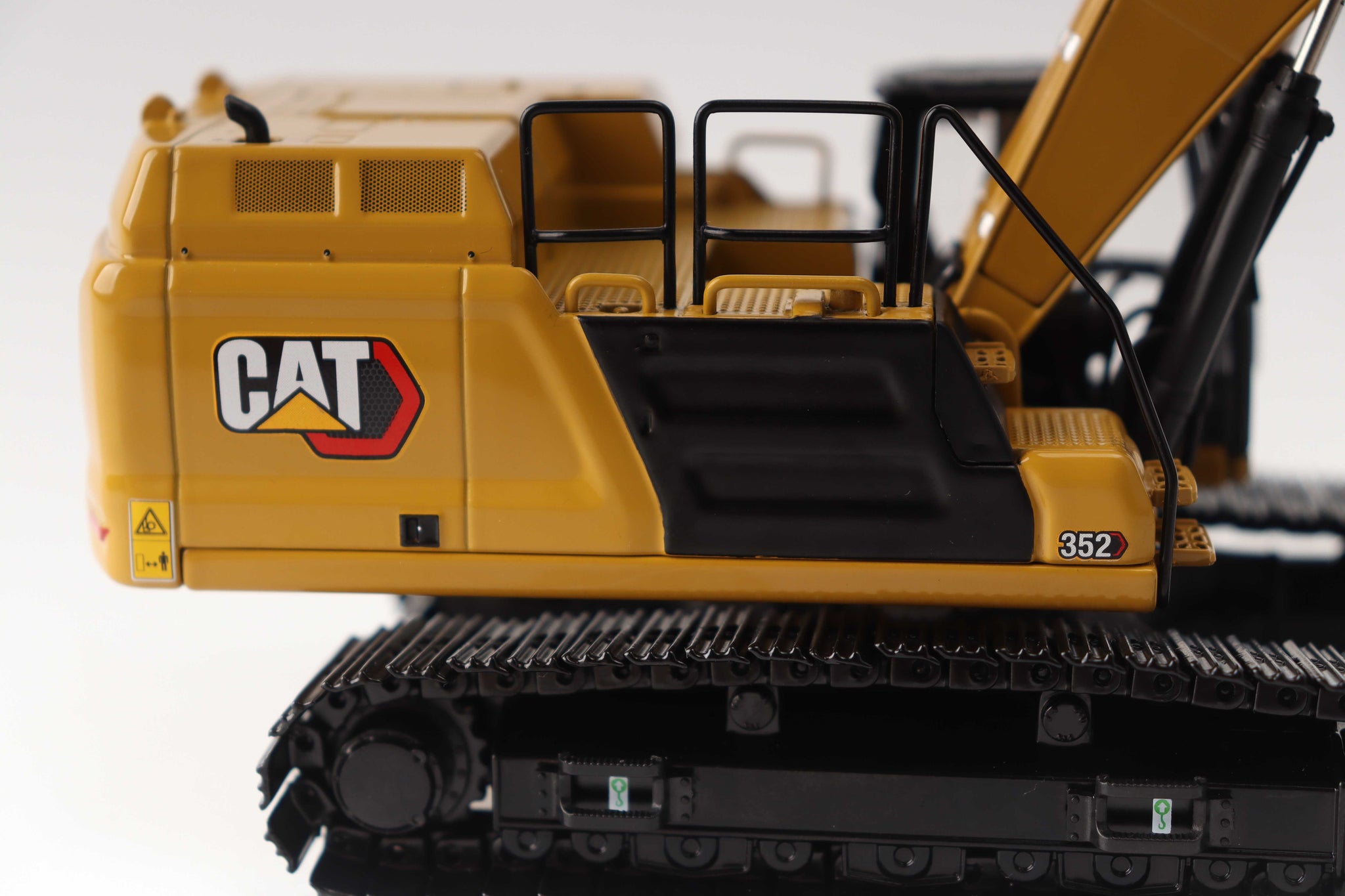 1:50 Cat® 352 Next Generation Excavator, High Line Series, 85792